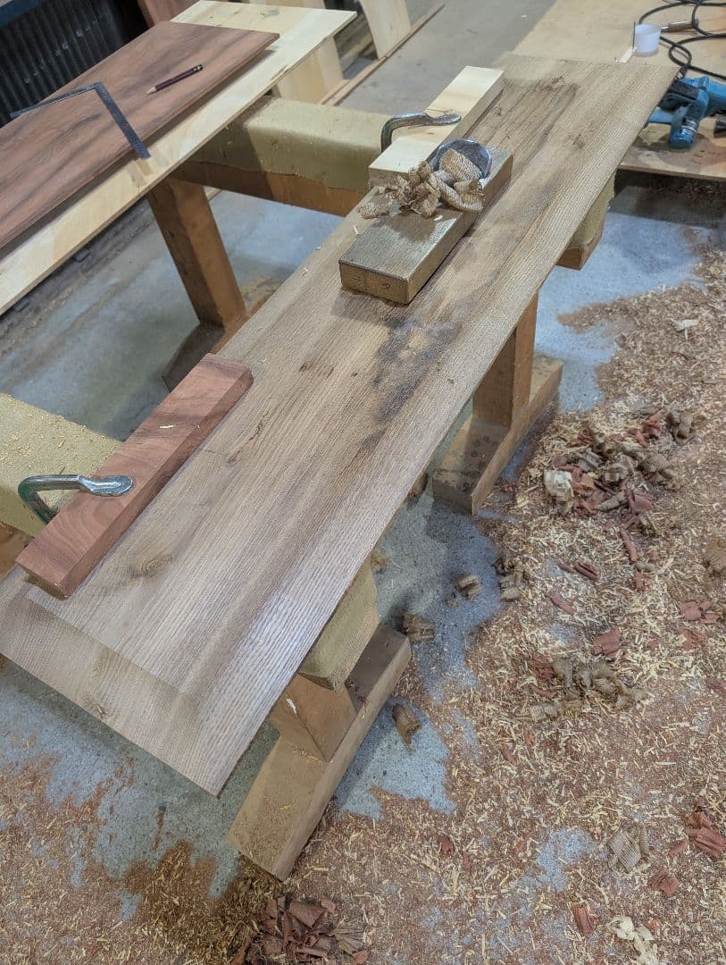 古材の栗一枚板　モダンな置台　ディスプレイスタンド