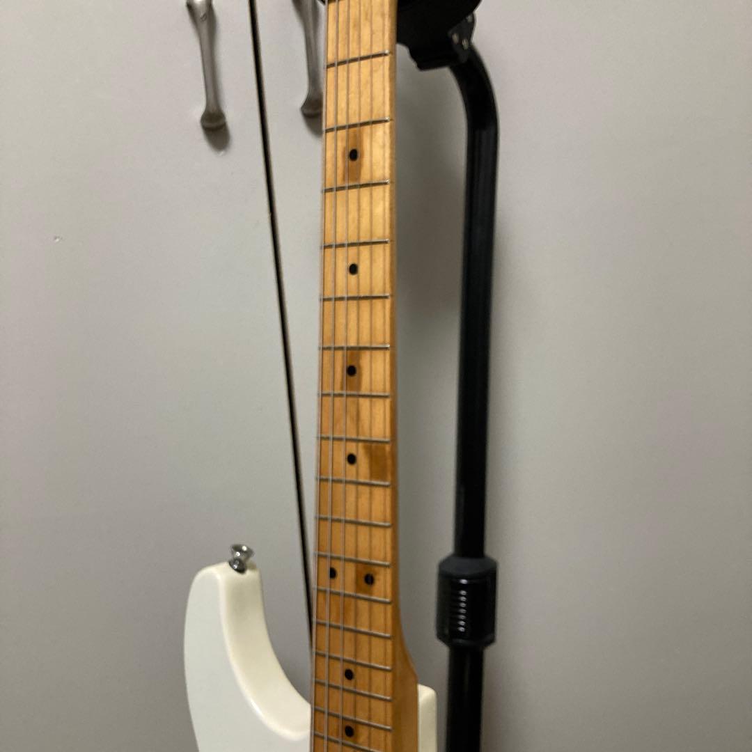 BEHRINGER IAXE 393 ベリンガー　ストラトタイプ