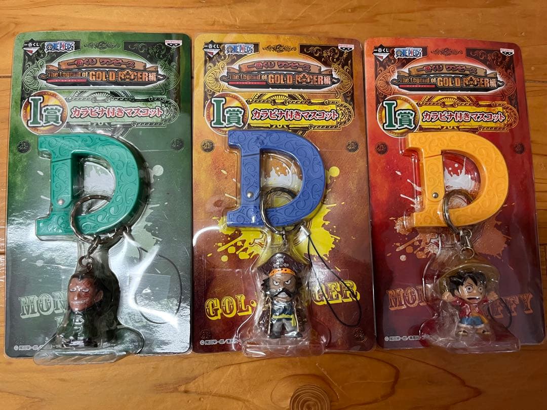 ワンピース　ストラップ　キーホルダー　カラナビ　　ほか　７７個　まとめ売り