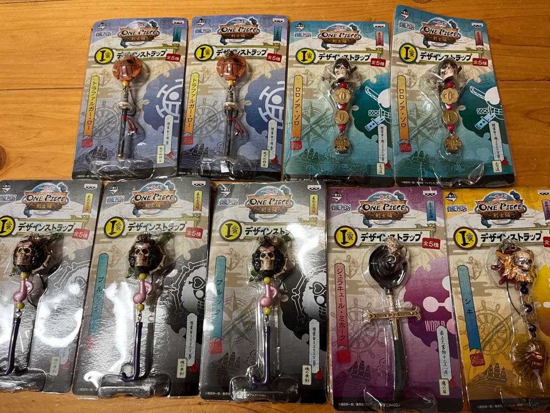 ワンピース　ストラップ　キーホルダー　カラナビ　　ほか　７７個　まとめ売り