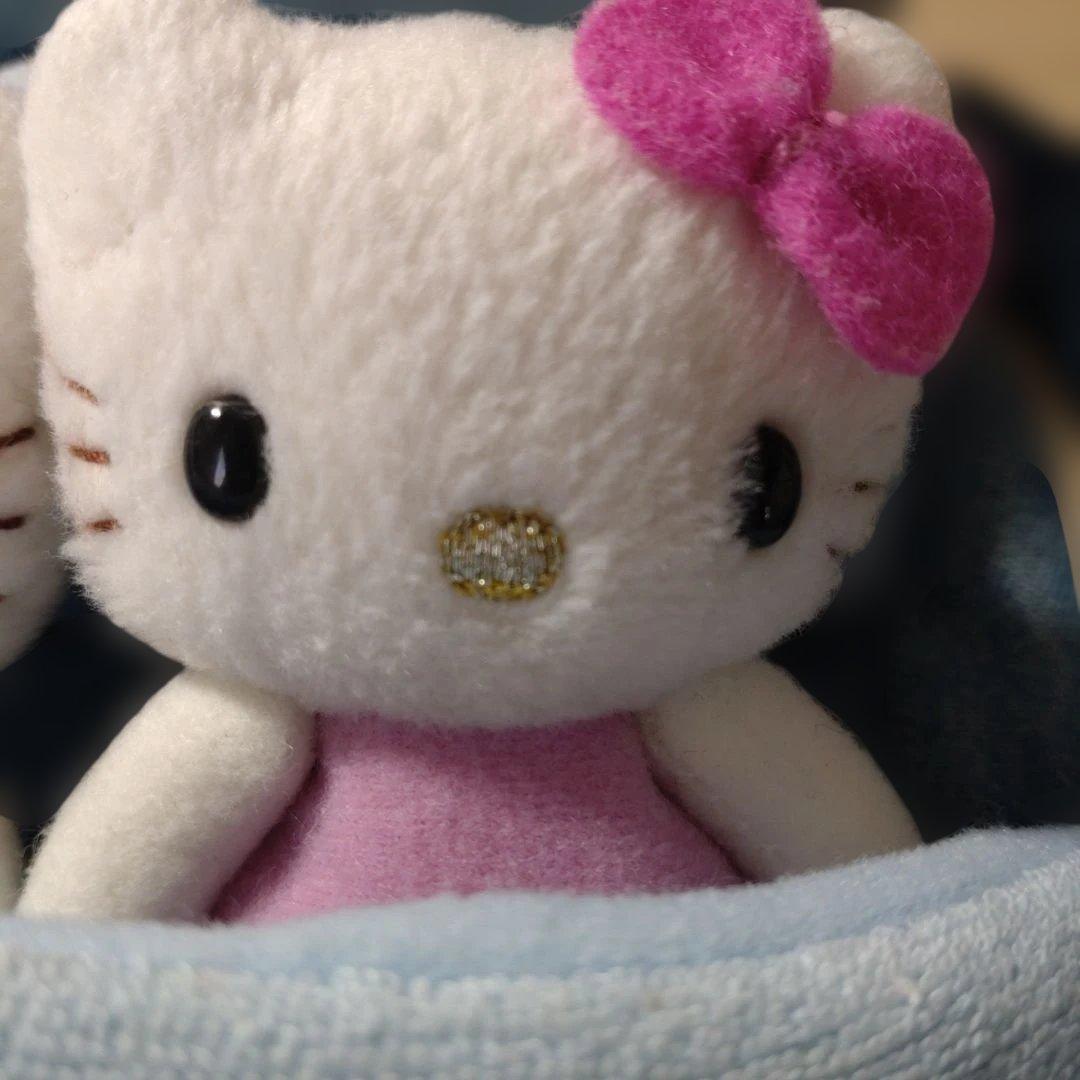 ハローキティ　マスコット付きティッシュカバー　Vivitix