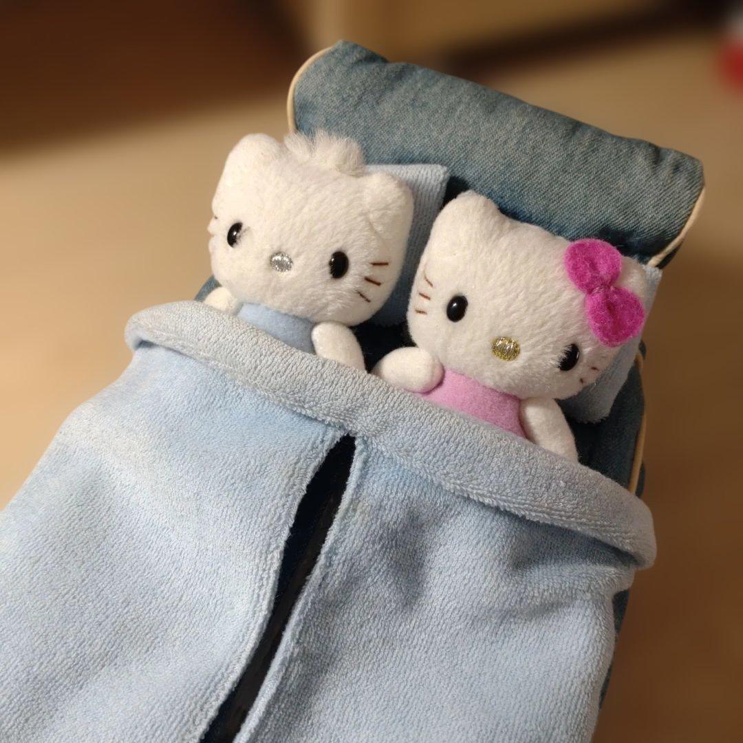 ハローキティ　マスコット付きティッシュカバー　Vivitix