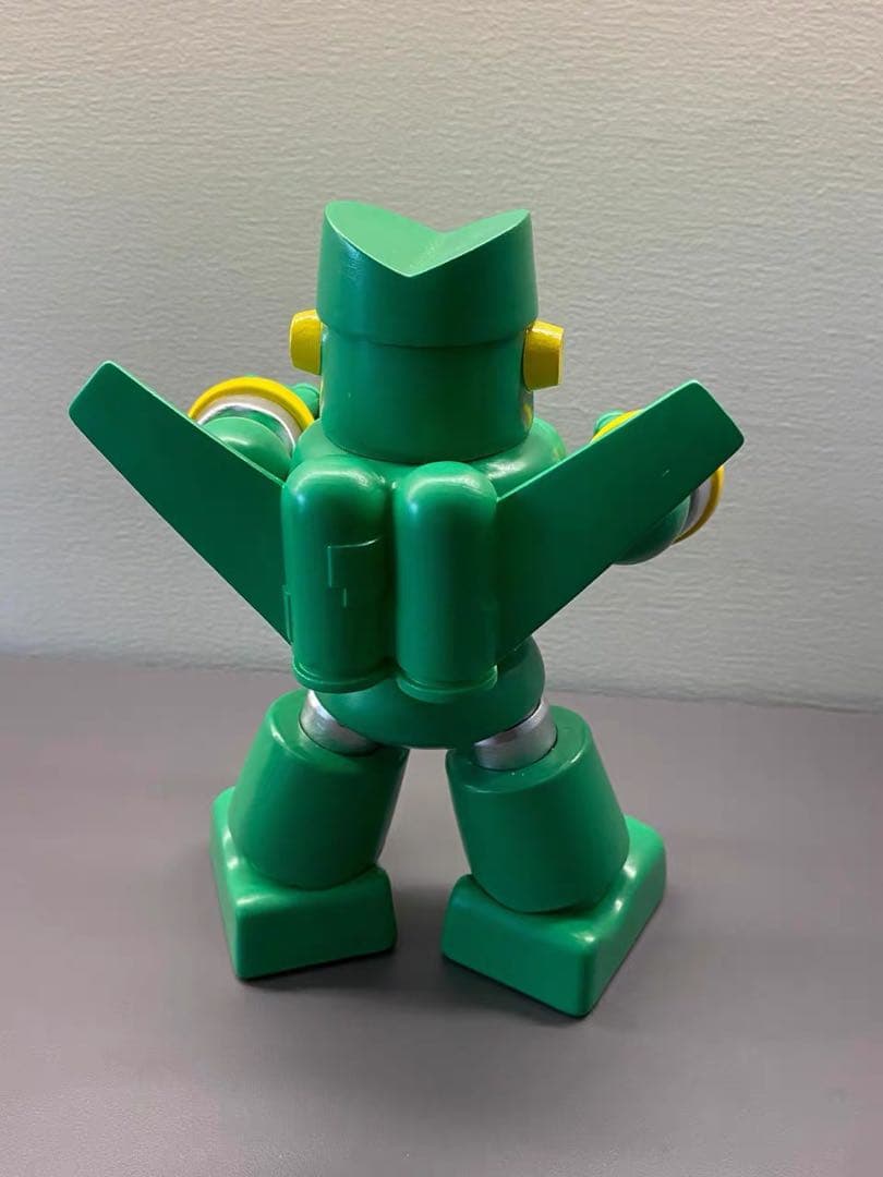 クレヨンしんちゃん カンダムロボット 光るロボットフィギュア