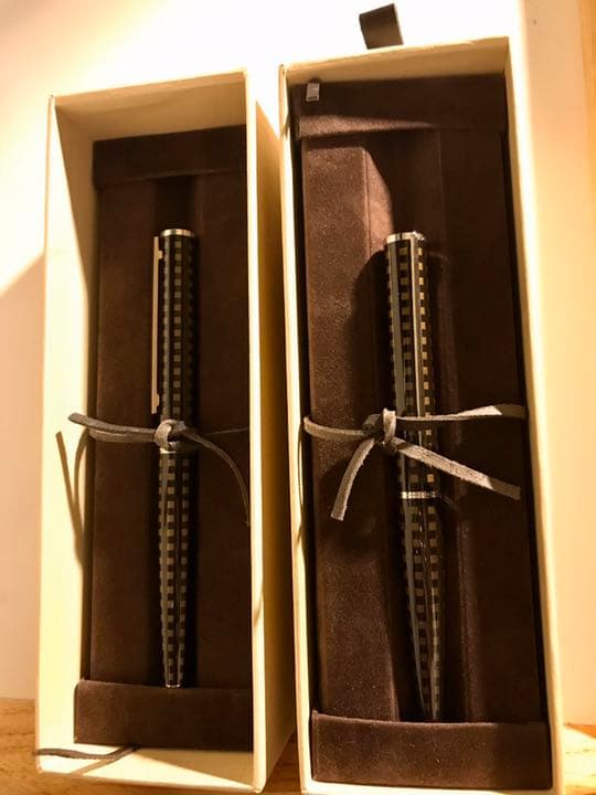 入手困難ルイヴィトンLV ローラーボールペンとシャープペンのセットLV替芯付箱付