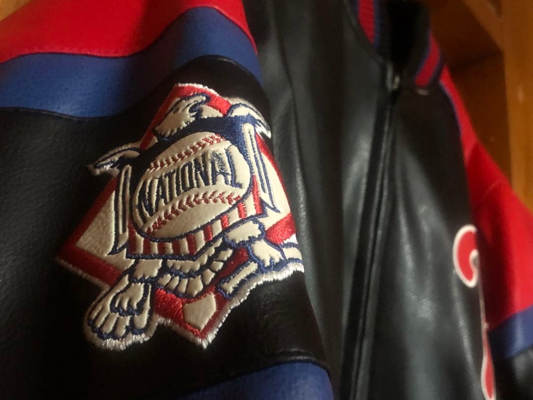 セール中！フィラデルフィア・フィリーズ スタジアムジャケット