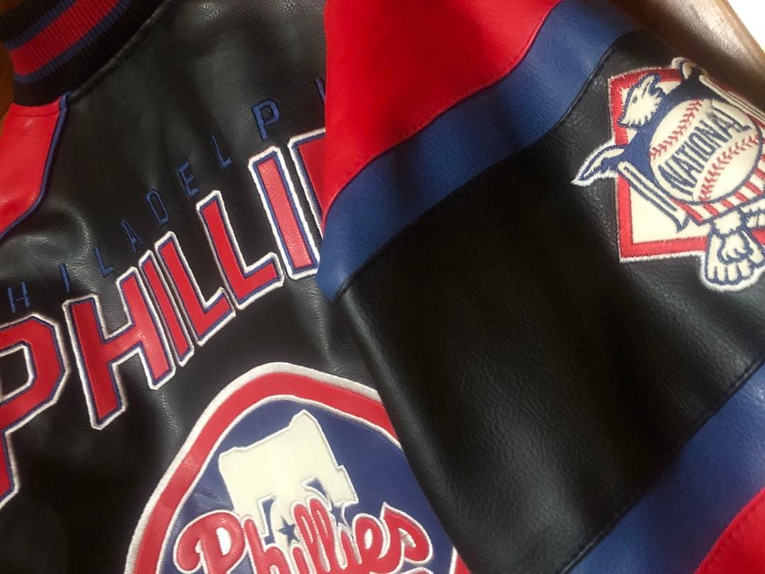 セール中！フィラデルフィア・フィリーズ スタジアムジャケット