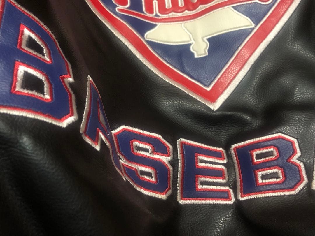 セール中！フィラデルフィア・フィリーズ スタジアムジャケット