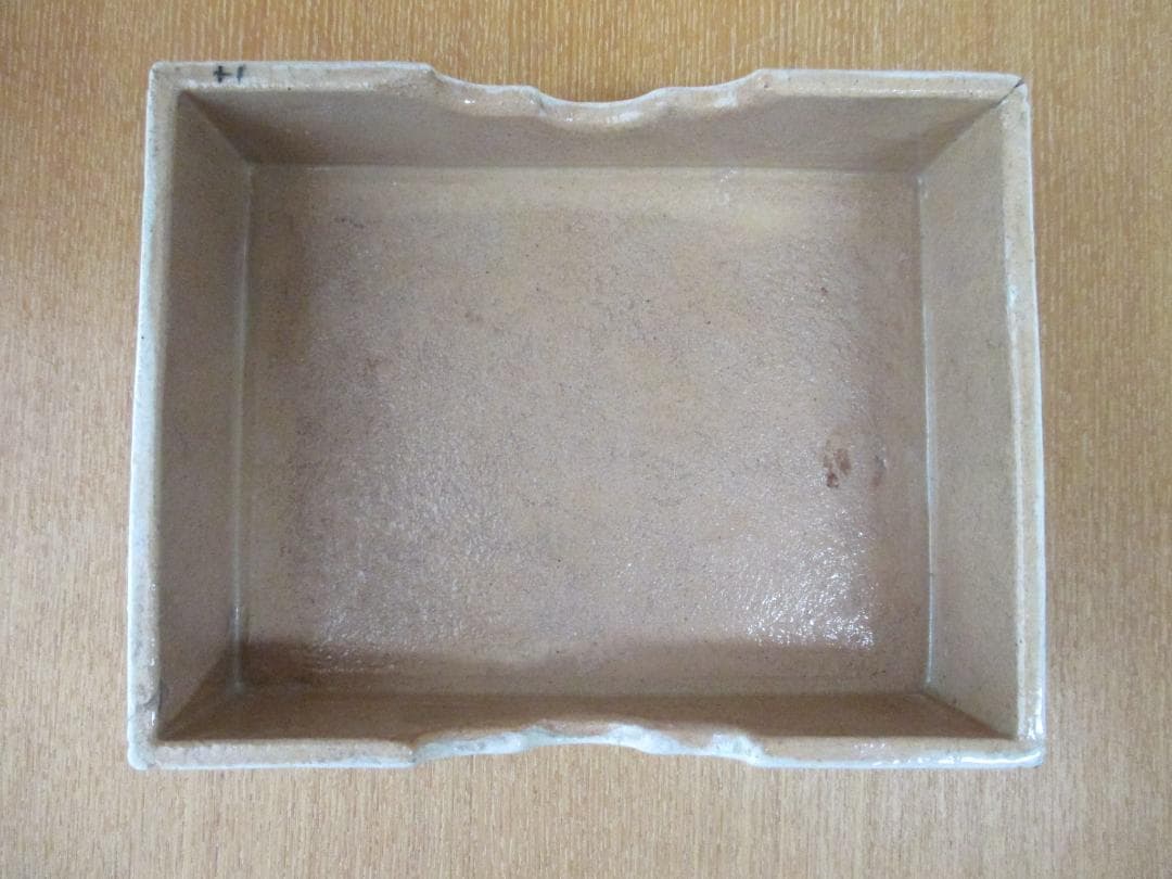 陶器製箱　菊の御紋　印銘あり　123