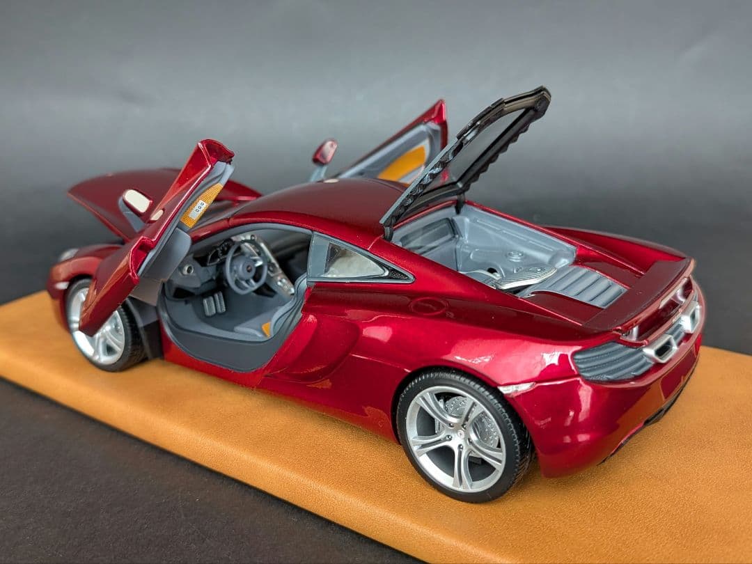 ミニチャンプス 1/18 McLaren MP4-12C
