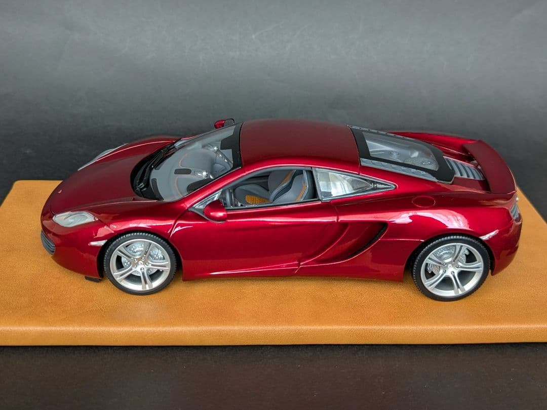 ミニチャンプス 1/18 McLaren MP4-12C