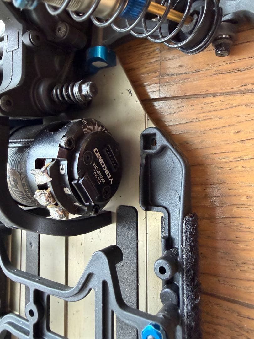 アソシエイテッド　b6.4d