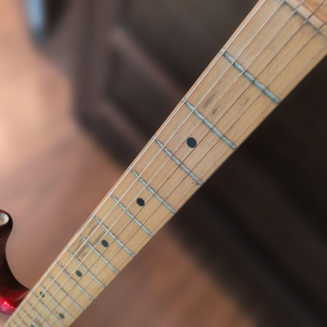 Squier Stratocaster　ジャンク傷あり。 エレキギター レッド