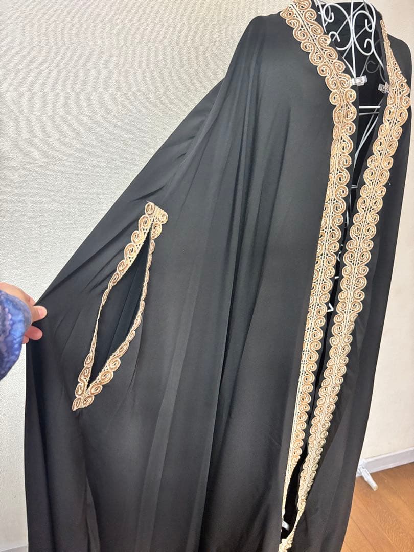 【新品】中東の上品ブラックドレス ゴールド装飾前開きアウタードレス