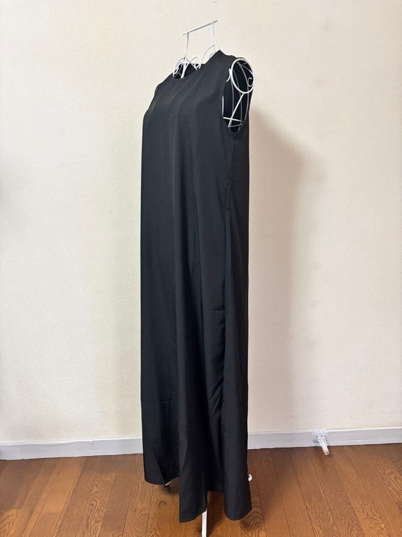 【新品】中東の上品ブラックドレス ゴールド装飾前開きアウタードレス