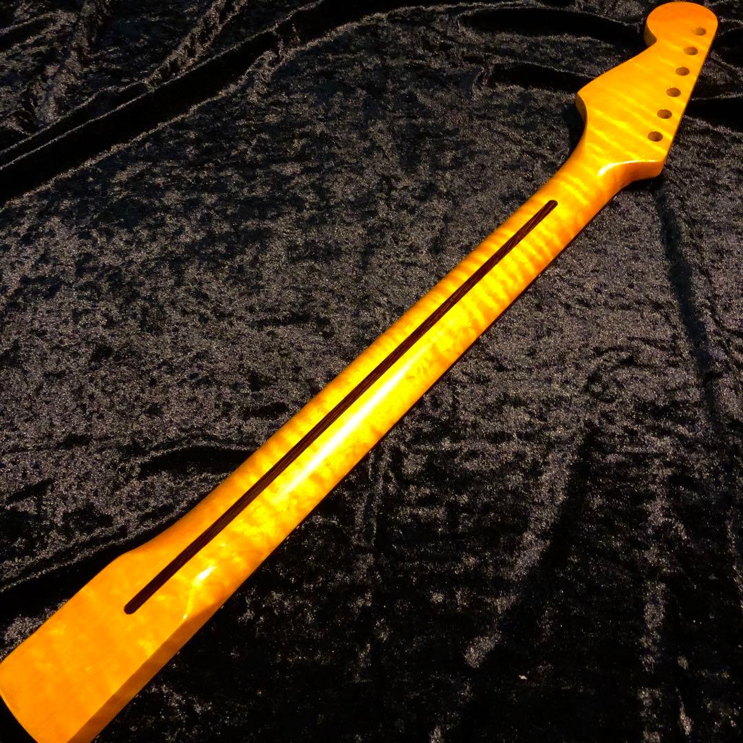 カナダ産フレイムメイプル　エレキギター ネック　ストラトキャスター ローズウッド