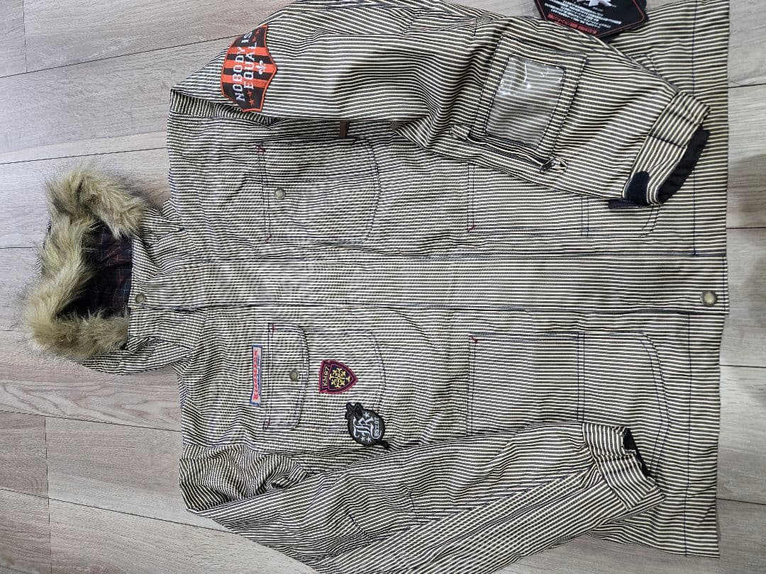 新品未使用　キスマークスキ・ボードーウェアLサイズ