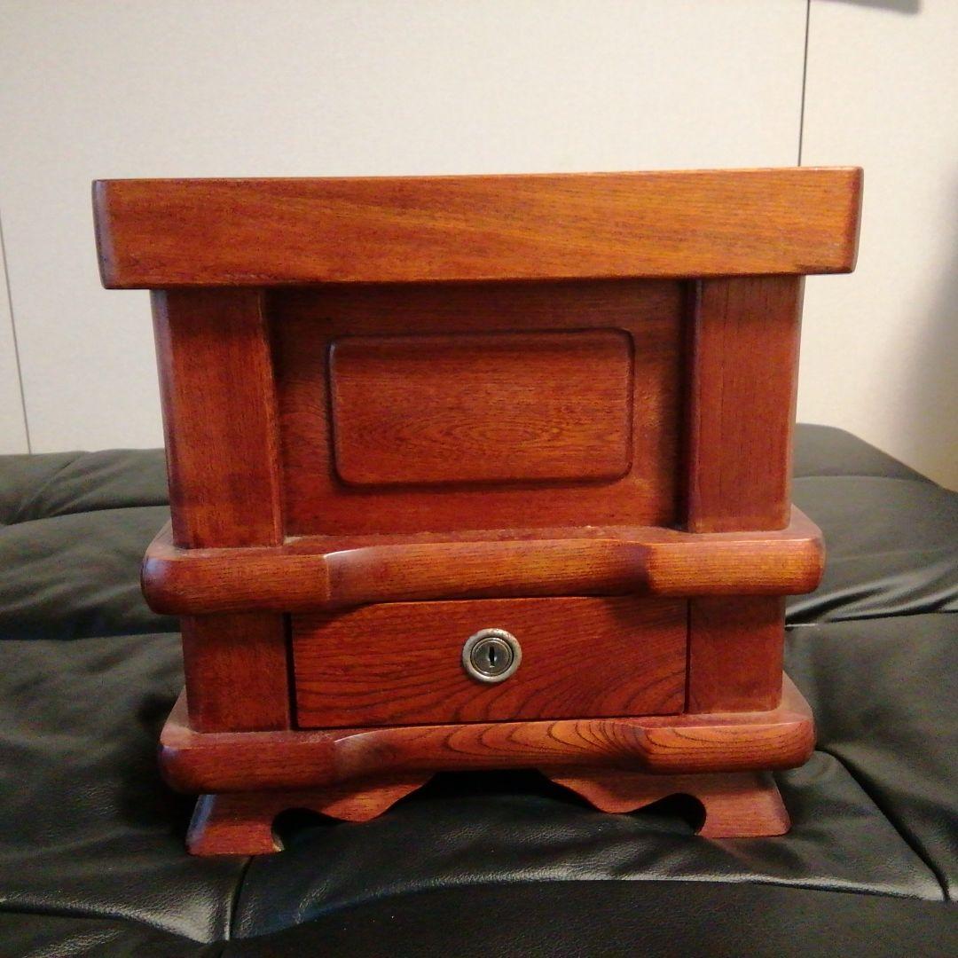 賽銭箱　欅(けやき)