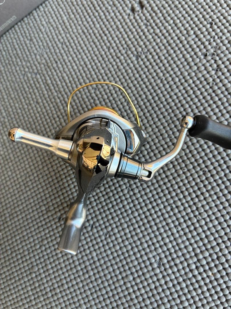 Shimano 11ツインパワーC2000S C 1000Sスプール付き