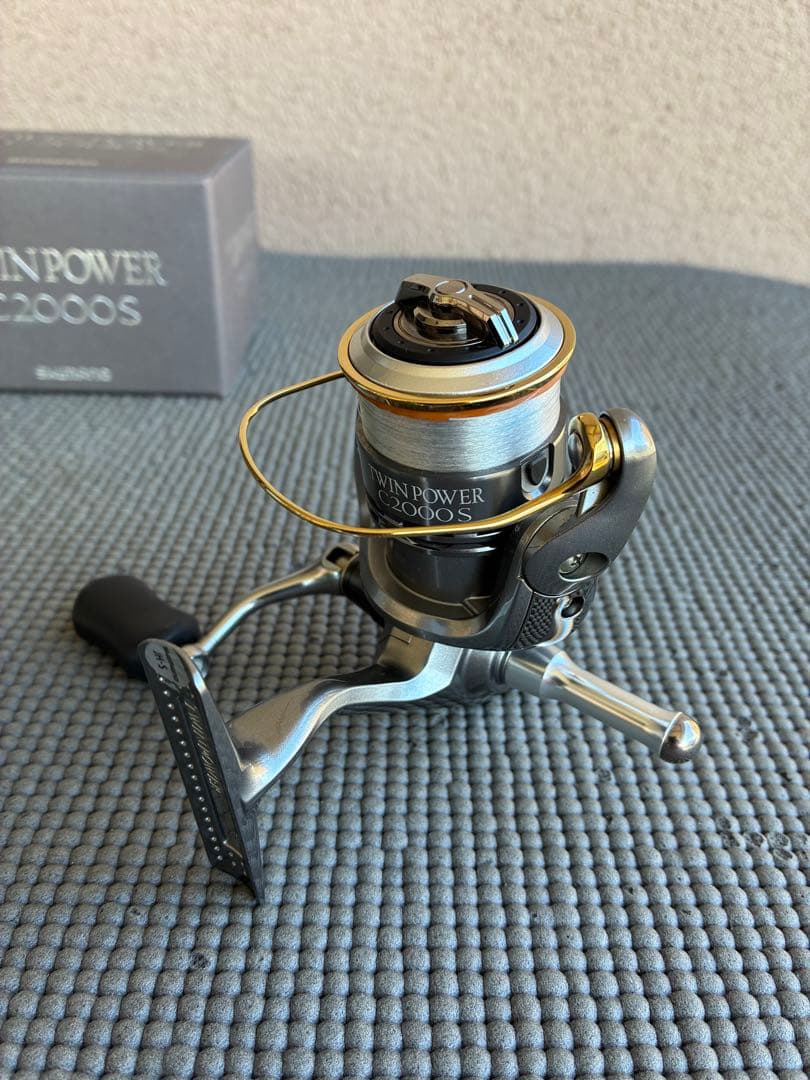 Shimano 11ツインパワーC2000S C 1000Sスプール付き