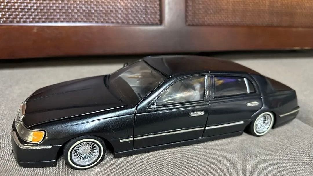 1/18 リンカーン　タウンカー ミニカー ワイヤーホイールカスタム品