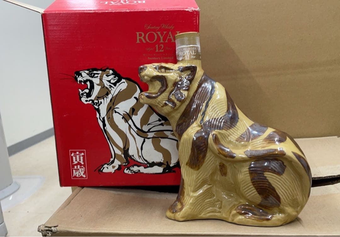 古酒未開栓サントリーウイスキー、ローヤル12年、2010年600ml（寅歲）
