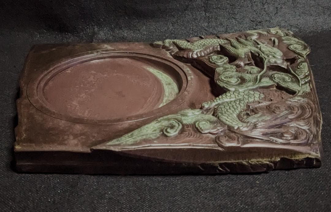 【雲龍文特大古硯　橋頭石】◆美しい翠雲石◆同石蓋付型◆貴重な北方名石◆旧満州遼硯