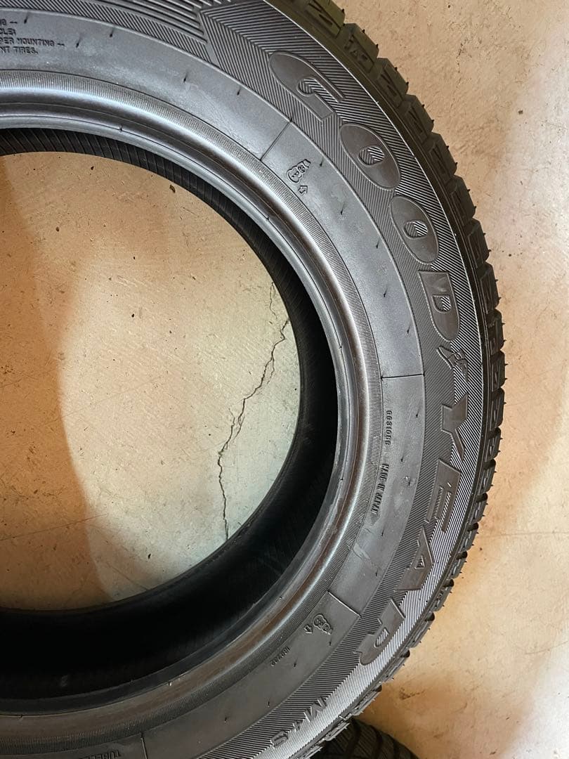 グッドイヤー　オールシーズンタイヤ　195/65R15 4本