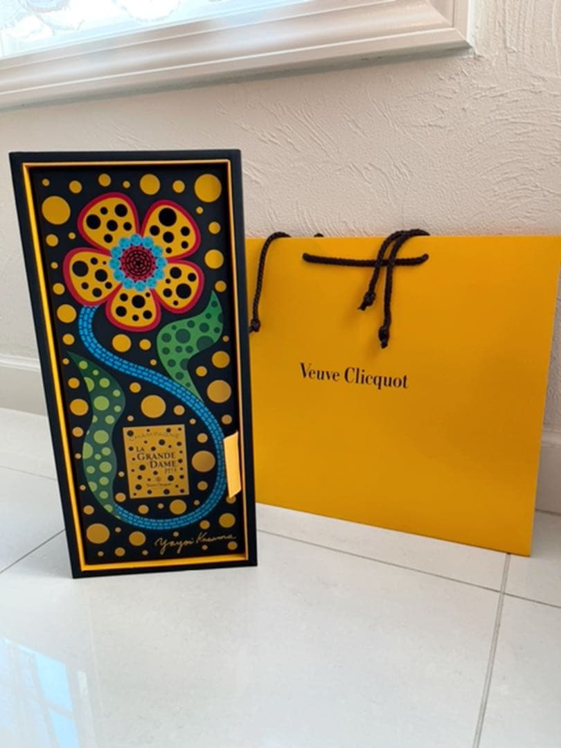 草間弥生　ヴーヴ・クリコ・ラ・グランダム2012    草間弥生コラボシャンパン