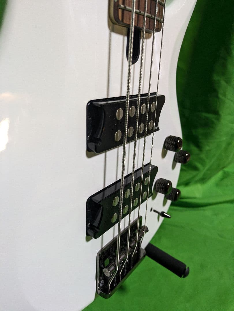 ヤマハ YAMAHA TRBX 304 ホワイト 付属品付き