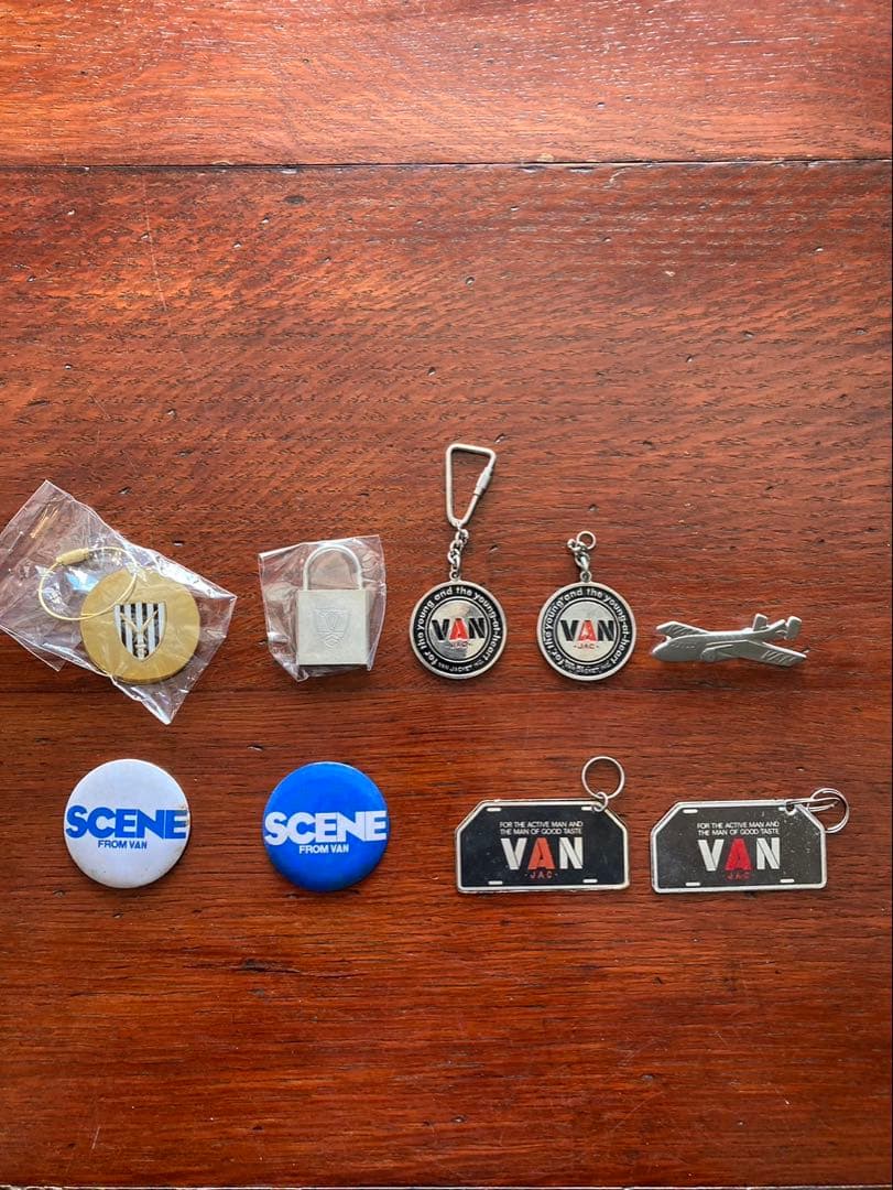 VAN キーホルダー 缶バッジ セット