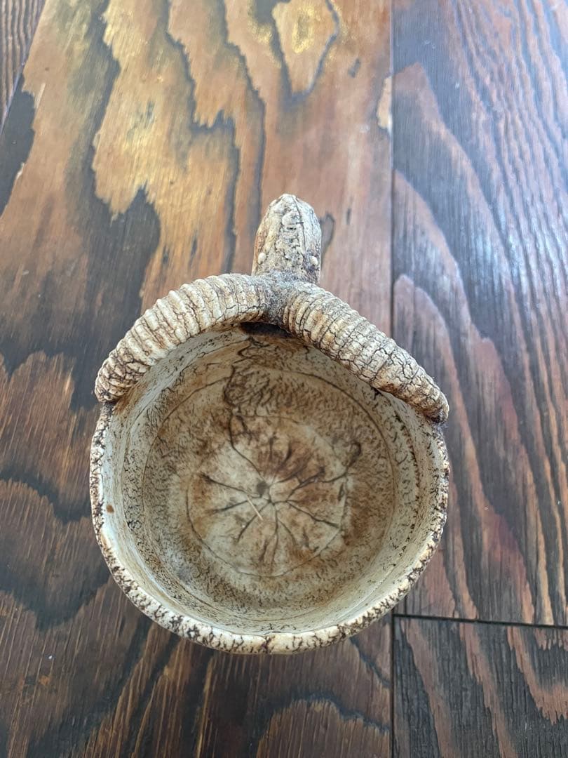 山羊の頭の陶器ボウル