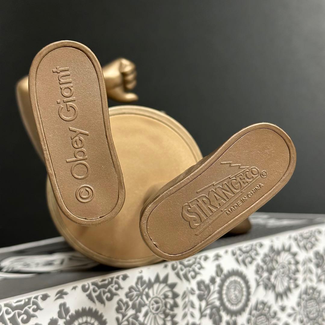 OBEYxSTRANGEco アートフィギュアMr.Spray