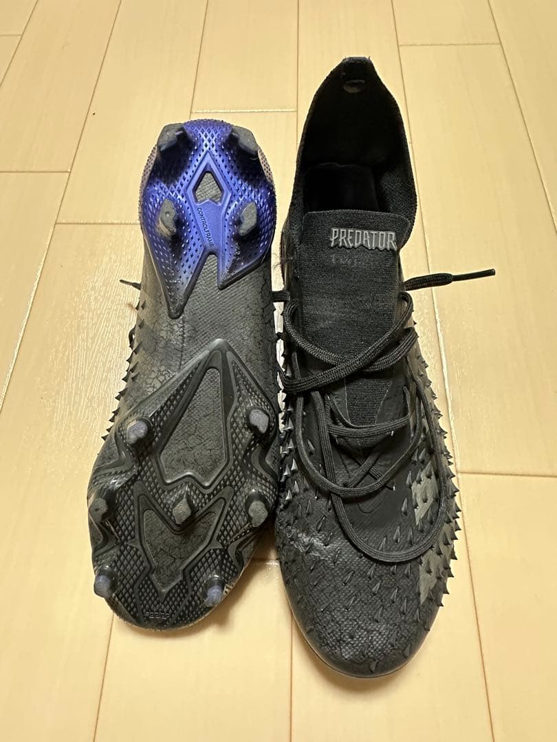 adidasプレデターFreak＋Fg Demonskin