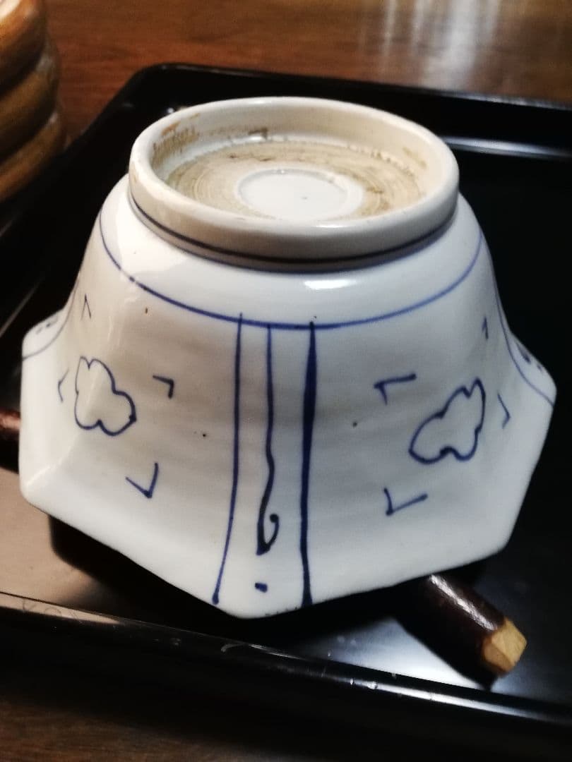 江戸中期～後期の古伊万里窓絵染め付け八角深鉢