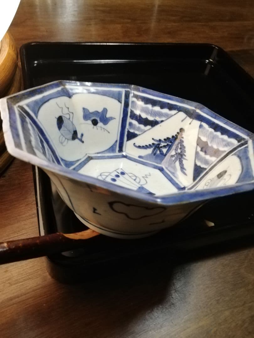 江戸中期～後期の古伊万里窓絵染め付け八角深鉢