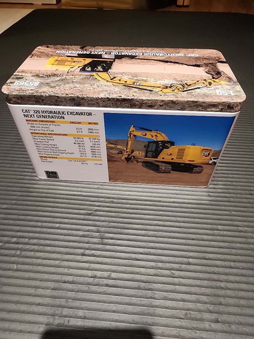 模型製作用品 CAT 320 Hydraulic Excavator 1:50