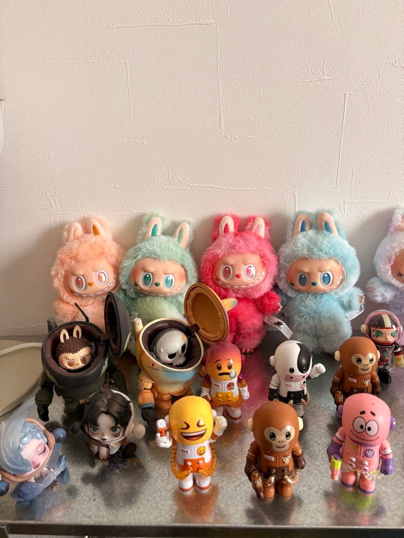 POPMART ラブブ、モリー等　フィギュアセット