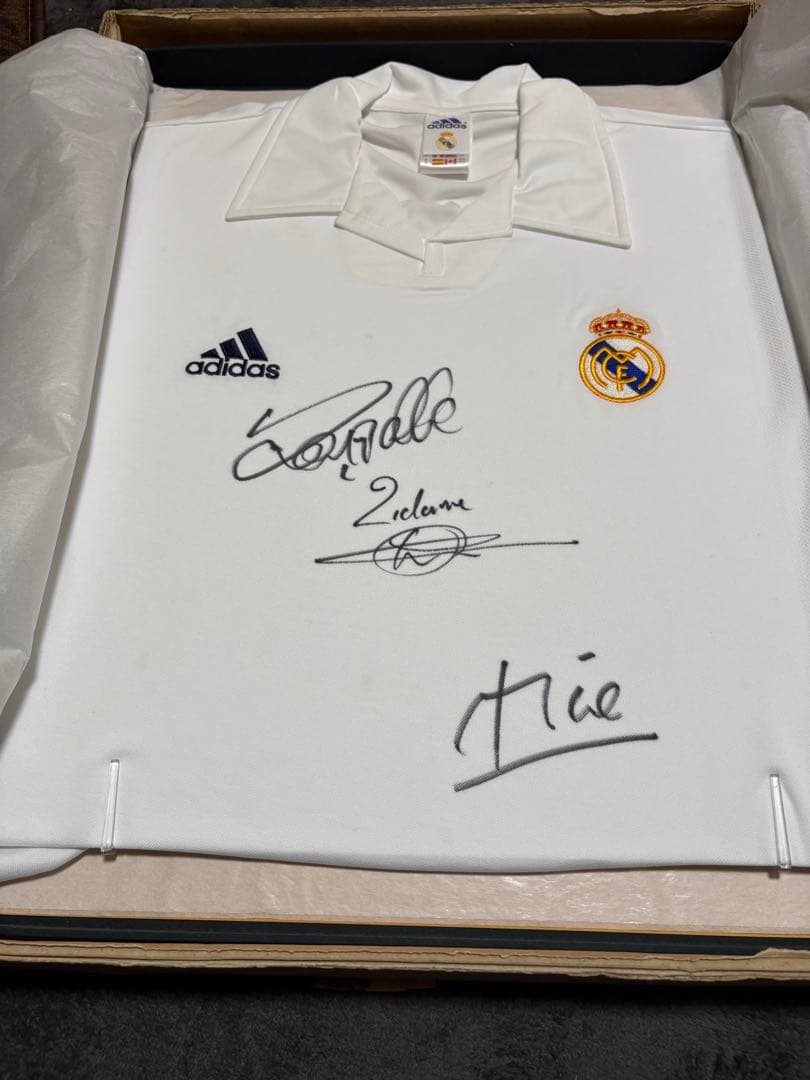 Real Madrid サイン入りユニフォーム　ロナウド　ジダン　フィーゴ