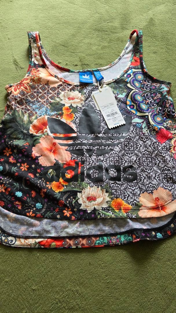 アディダスセットアップ(タンクトップ+パンツ+ジャージ)3点セット