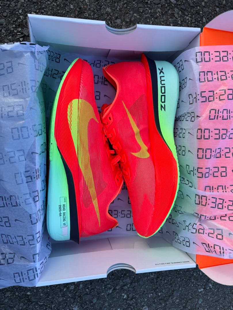 ナイキヴェイパーフライ4新品27.5センチ