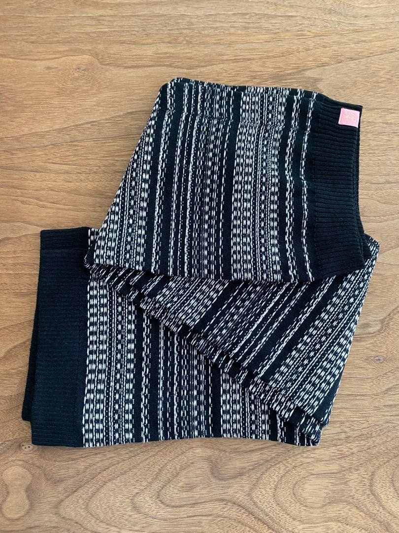 stina レッグウォーマー　ブラック×ピンク