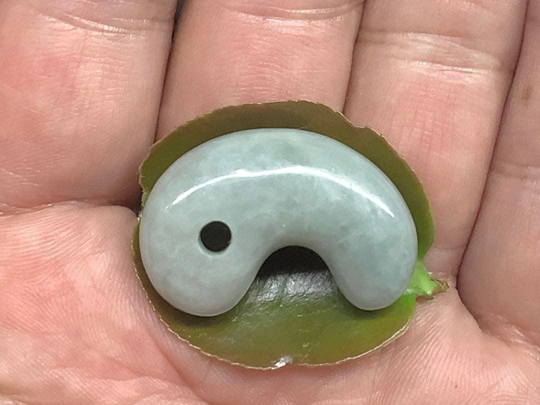 お身近に✳品質*価格に自信の糸魚川翡翠勾玉　守護石*お守りに　鑑別書取得の本物を