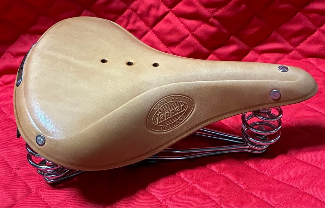 Lepper社　レッパー社　本革サドル　自転車パーツ　オランダ　未使用品