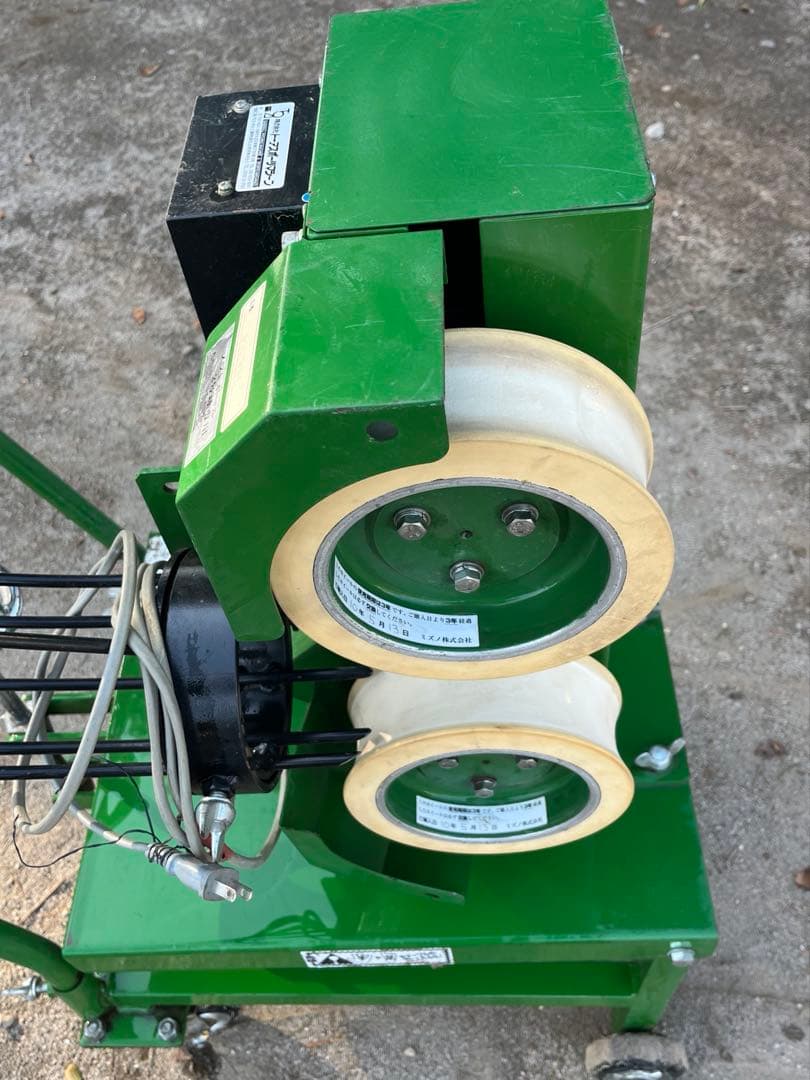 Mizuno ピッチングマシン 移動可能キャスター付き