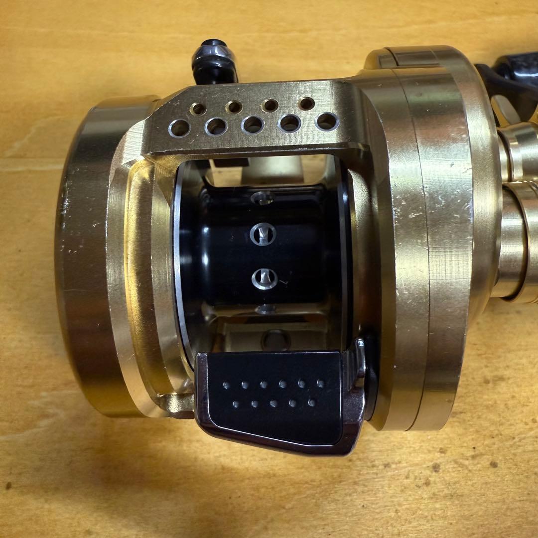 SHIMANO 200 ベイトリール ゴールド