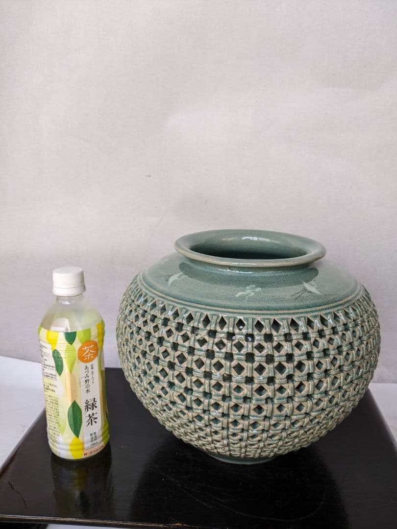 高麗青磁　熊津窯 花瓶 透かし 網目 青磁 花器 いいね！ 2 送料無料