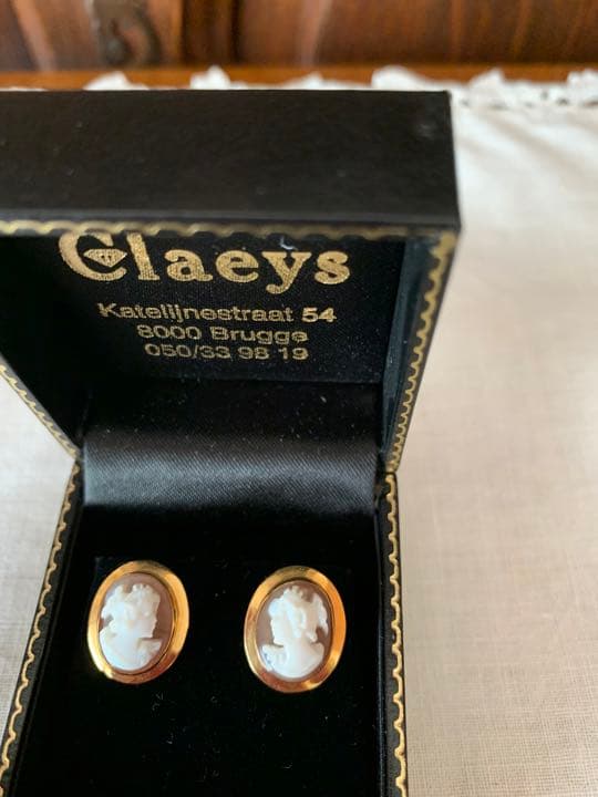 アンティークジュエリー　ピアス750(18K) カメオ　ケース付き