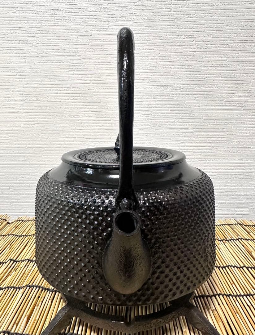 未使用品　成龍堂鋳造所 伝統工芸士 及川　齋（齋峰)造　１８型アラレ　南部鉄瓶