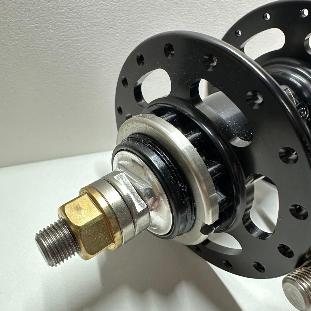 WHITE INDUSTRIES トラックハブ32ホール前後セット