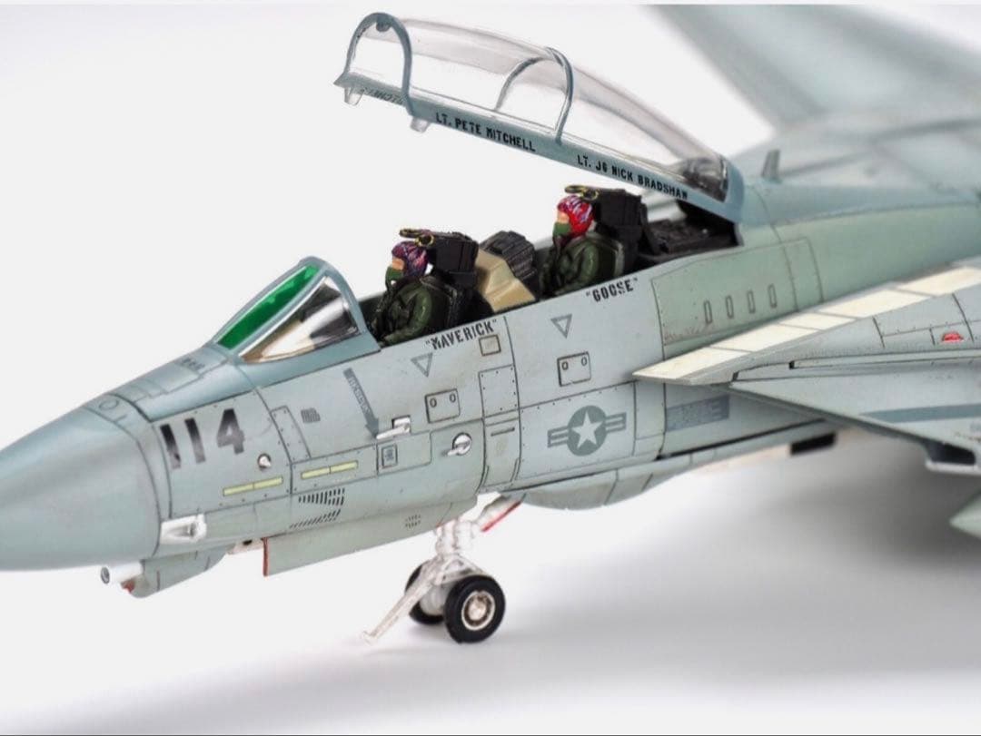 トムキャット F-14A 1/72 限定版 トップガン【ラスト１機】